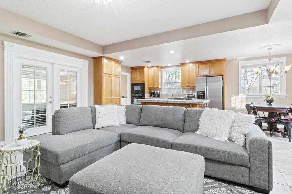 Photo of Livingroom in North Central