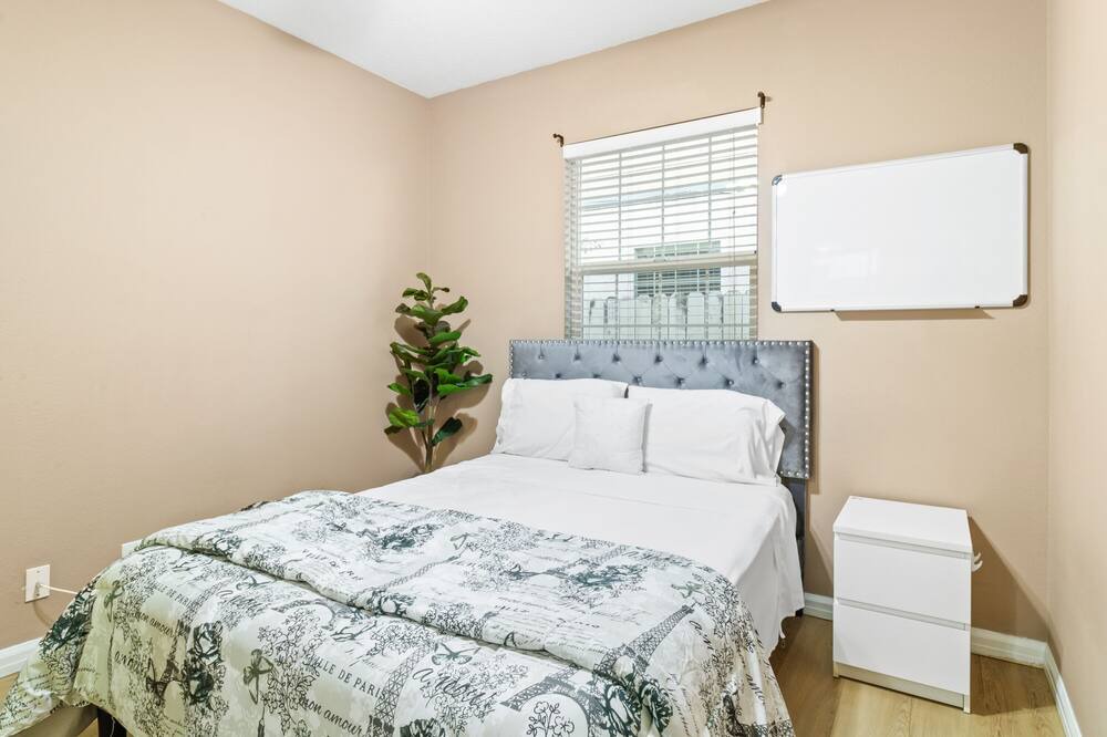 Photo of Bedroom in North Central
