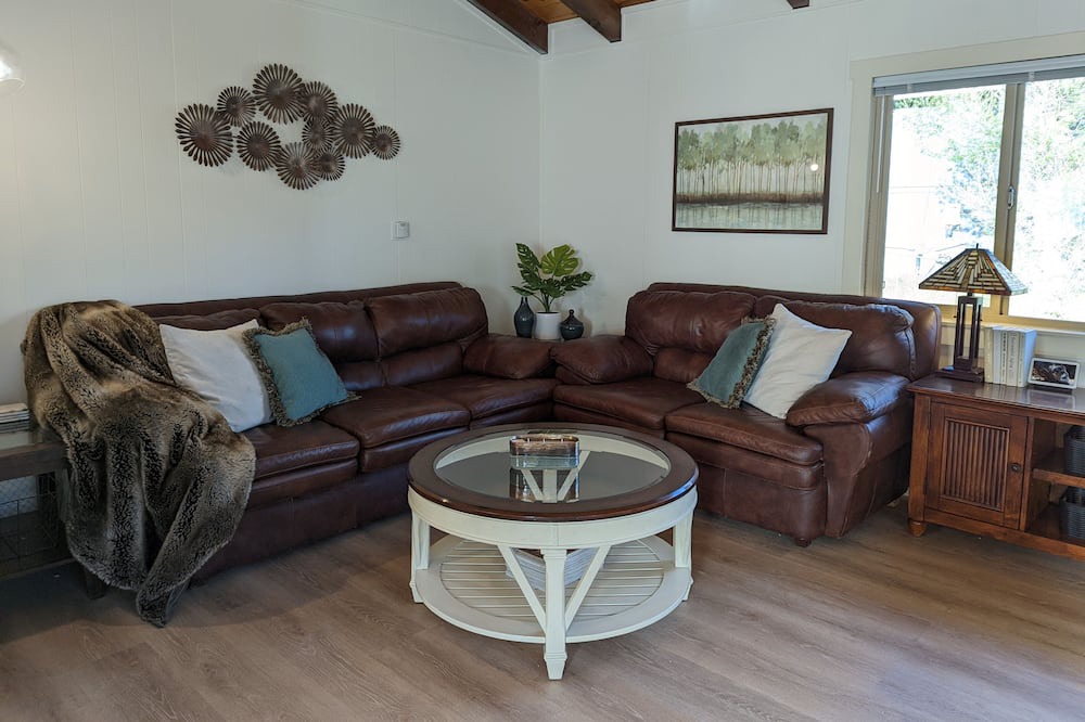 Photo of Livingroom in Frazier Park