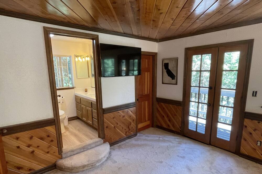 Photo of Bathroom in Blue Jay