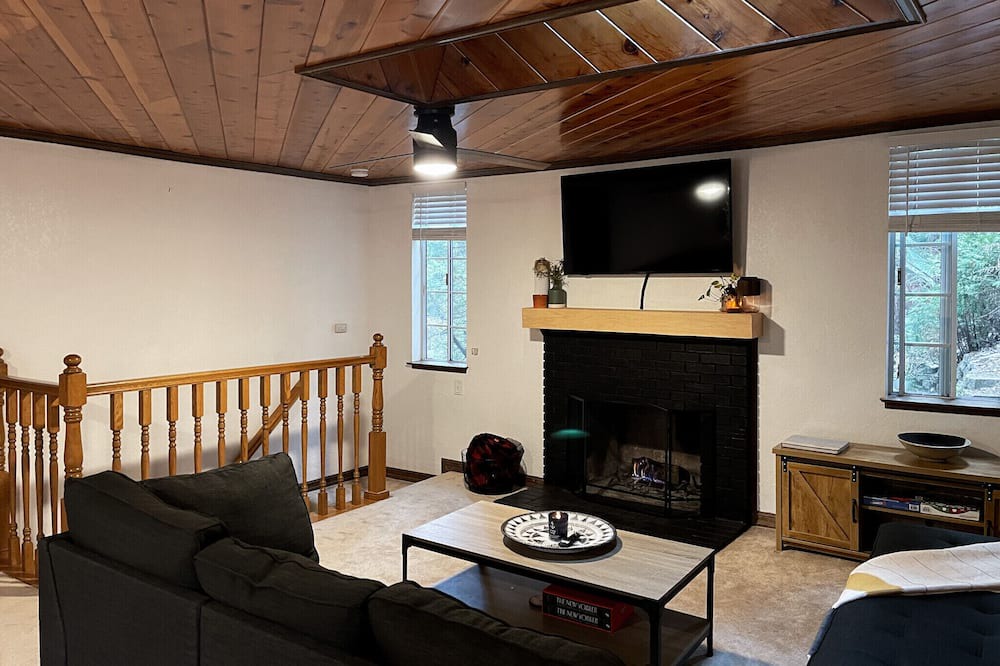 Photo of Livingroom in Blue Jay
