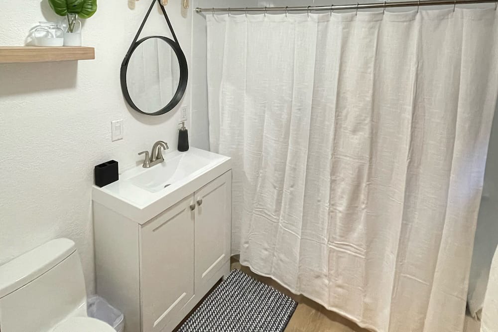 Photo of Bathroom in Blue Jay