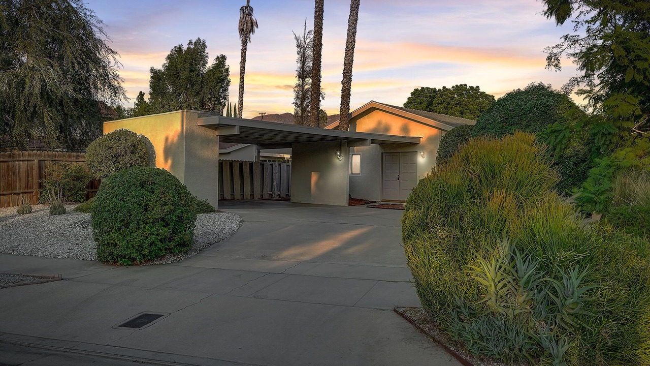 Photo of Outdoor in Estates at Canyon Crest