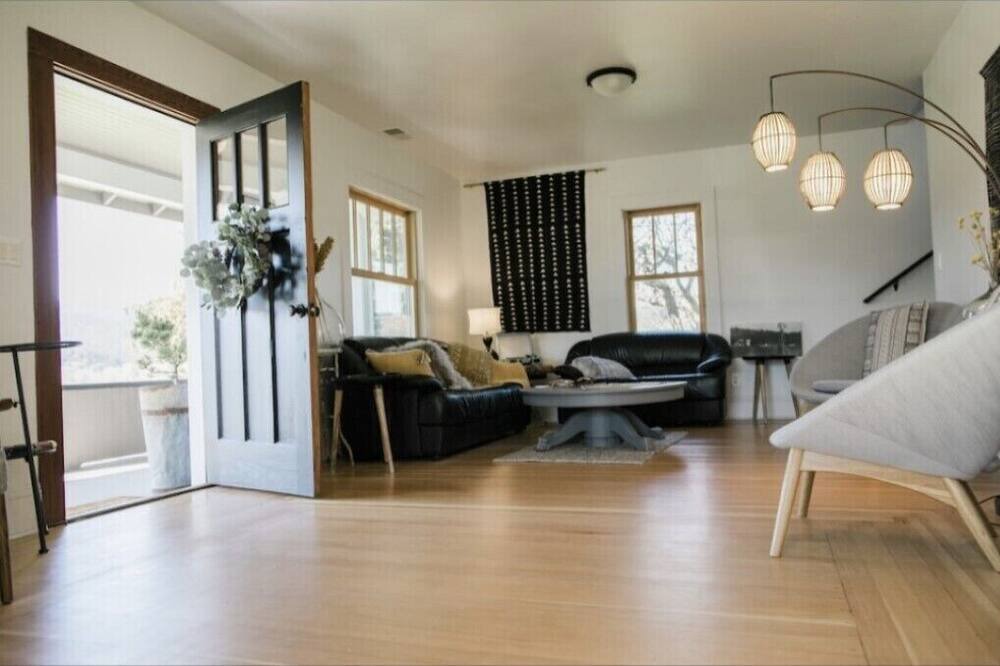Photo of Livingroom in Carlotta