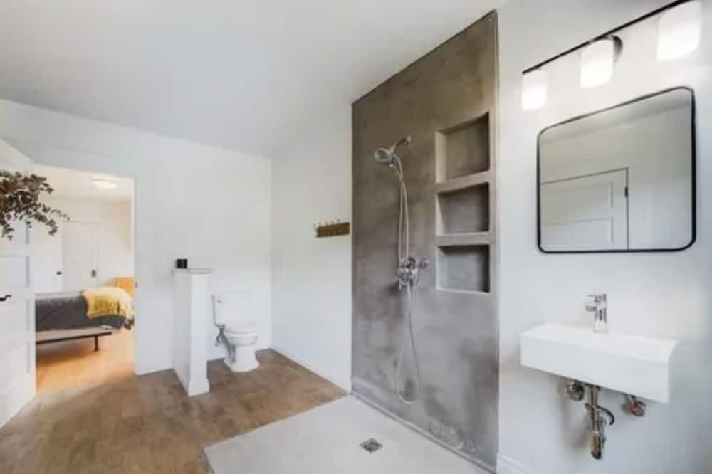Photo of Bathroom in Carlotta