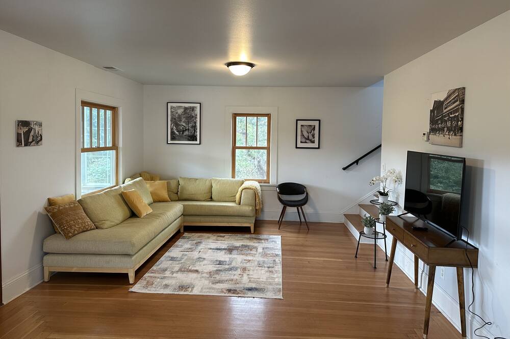 Photo of Livingroom in Carlotta