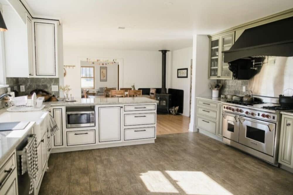 Photo of Kitchen in Carlotta