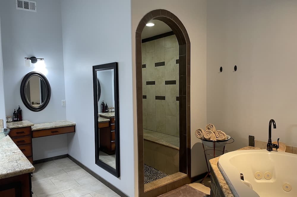 Photo of Bathroom in Carlotta