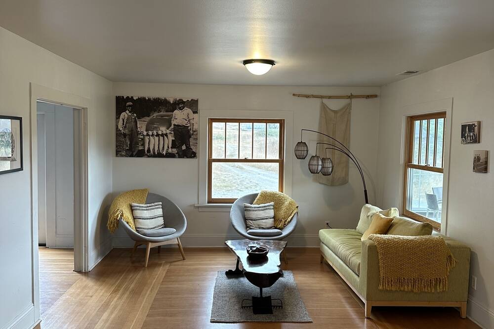Photo of Livingroom in Carlotta