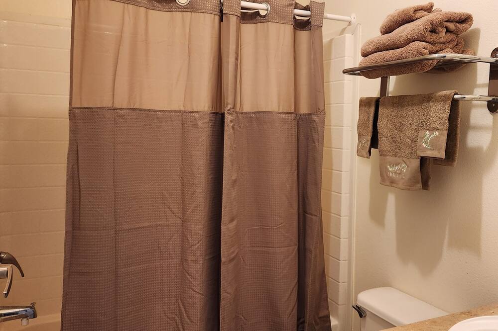 Photo of Bathroom in Mariposa