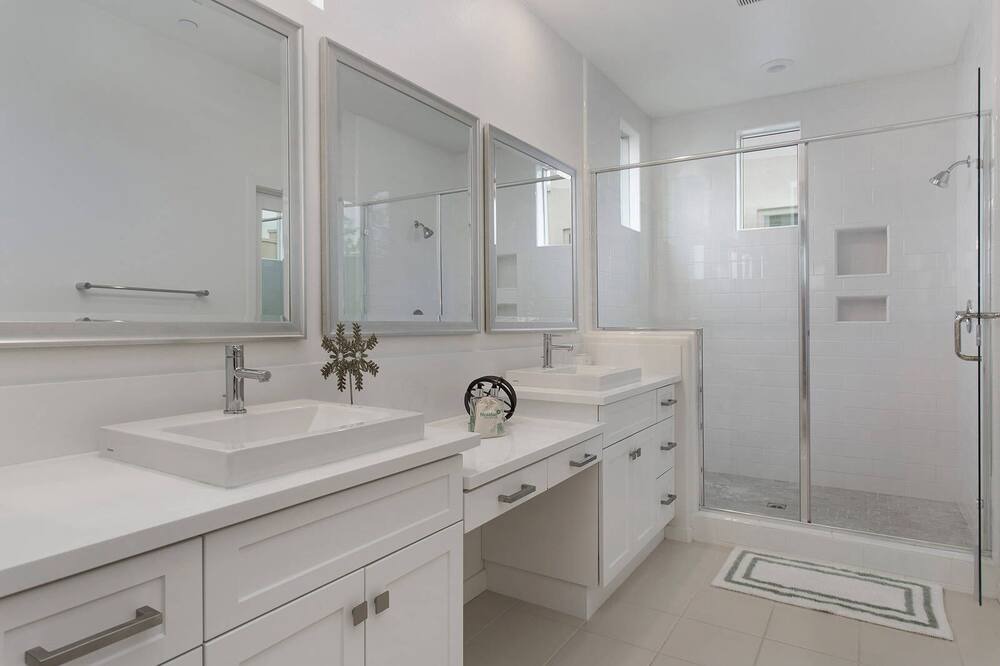 Photo of Bathroom in Portola Springs