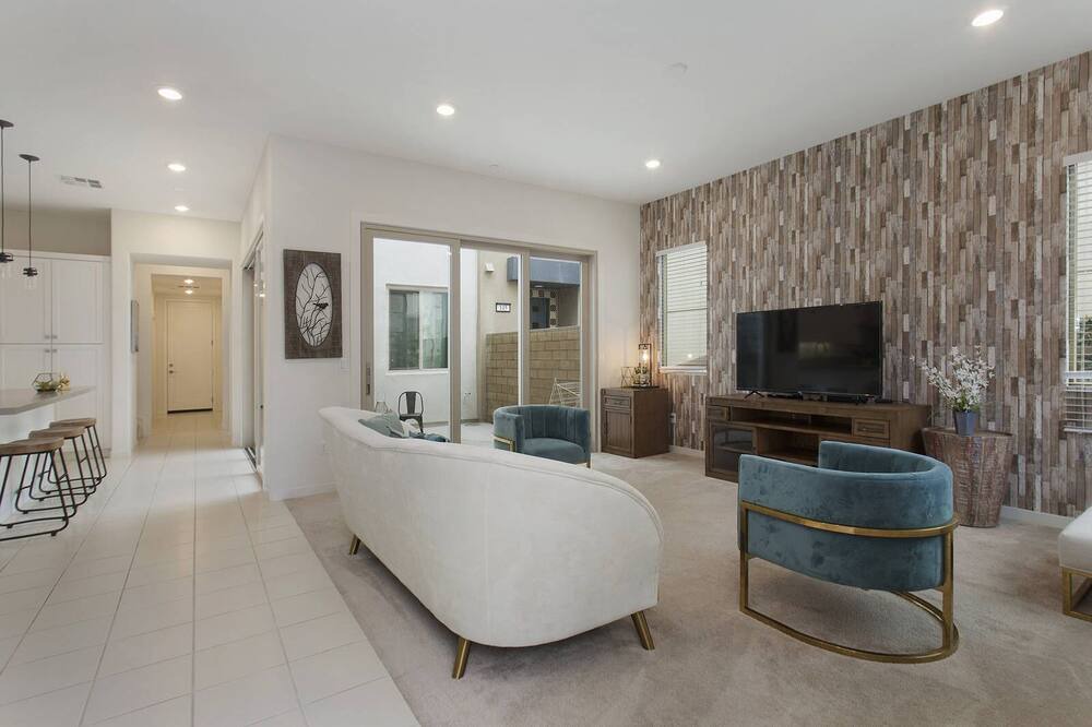 Photo of Livingroom in Portola Springs