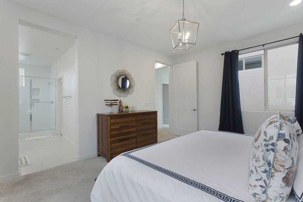 Photo of Bedroom in Portola Springs