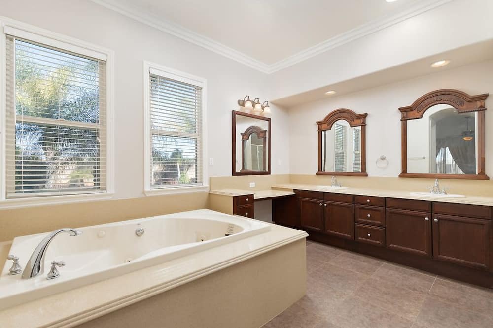 Photo of Bathroom in Alessandro Heights