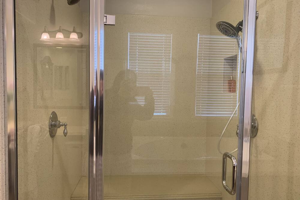 Photo of Bathroom in Alessandro Heights