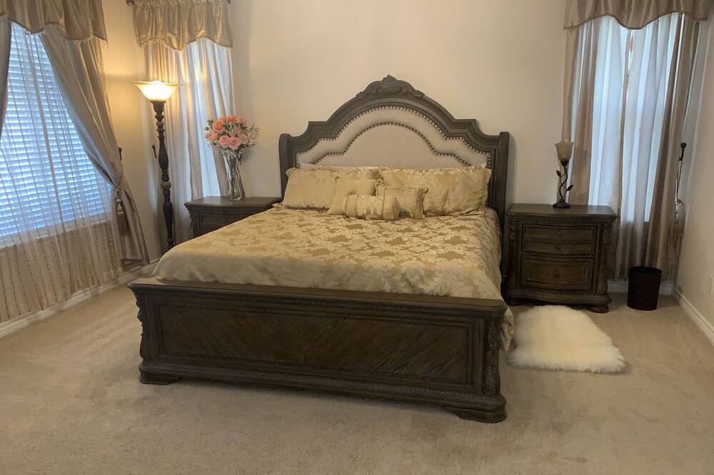 Photo of Bedroom in Alessandro Heights
