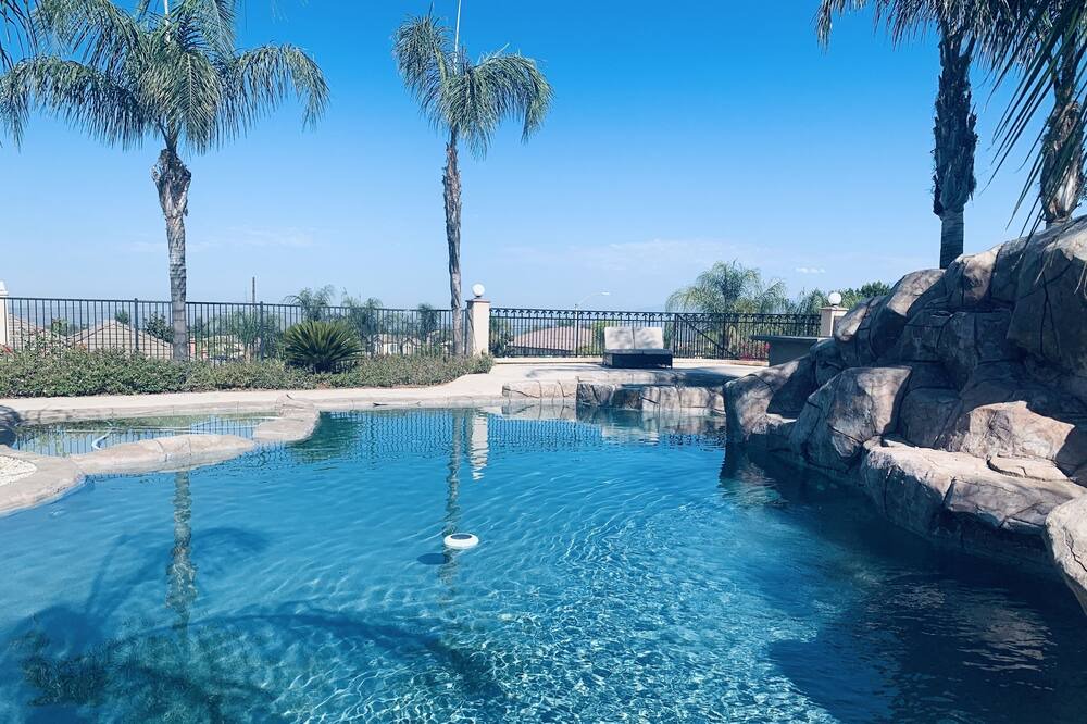 Photo of Outdoor in Alessandro Heights