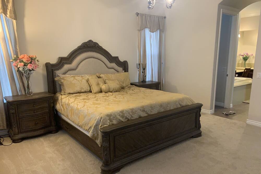 Photo of Bedroom in Alessandro Heights