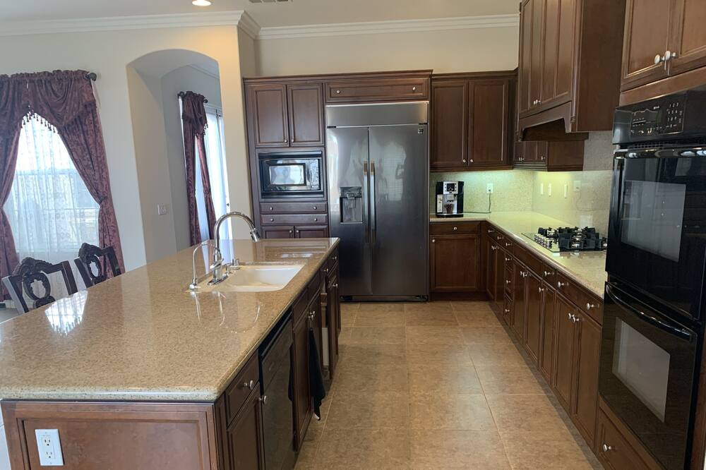 Photo of Kitchen in Alessandro Heights