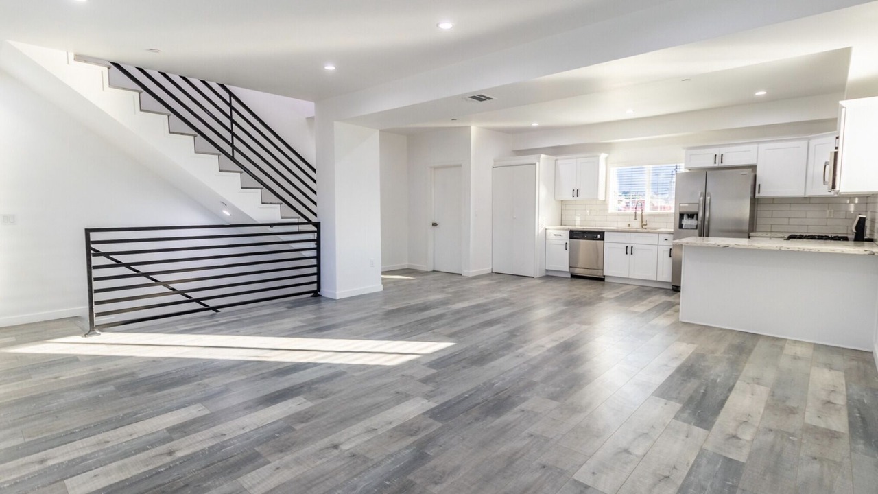 Photo of Livingroom in Pico-Union