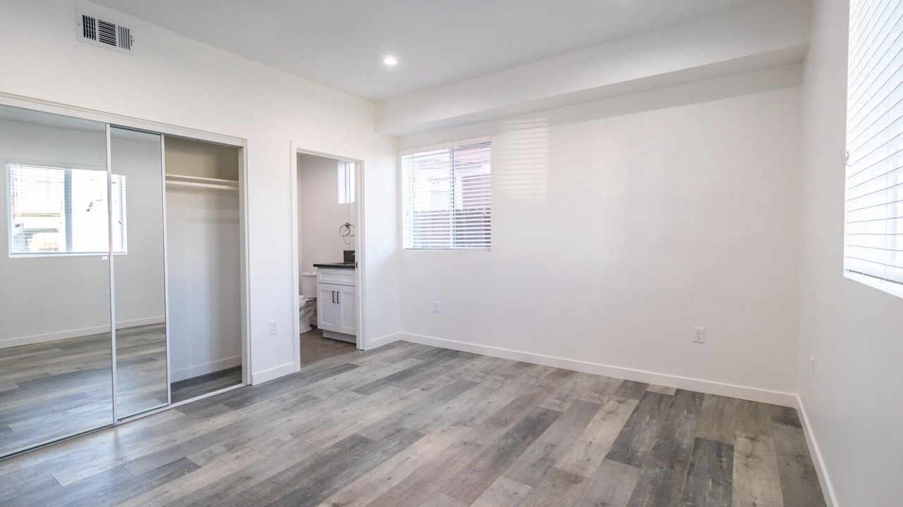 Photo of Livingroom in Pico-Union