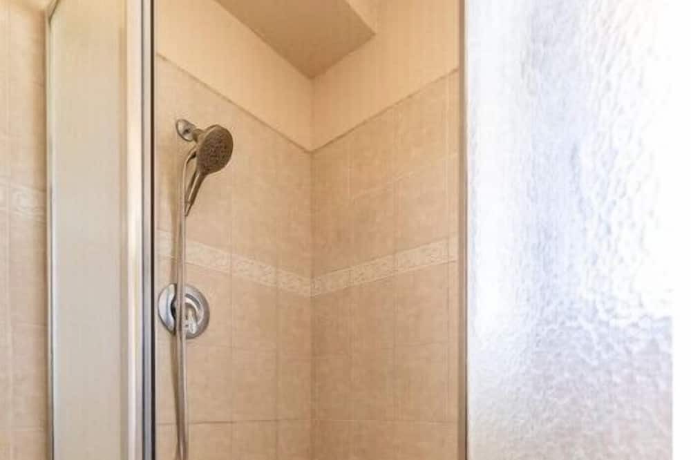 Photo of Bathroom in Hood