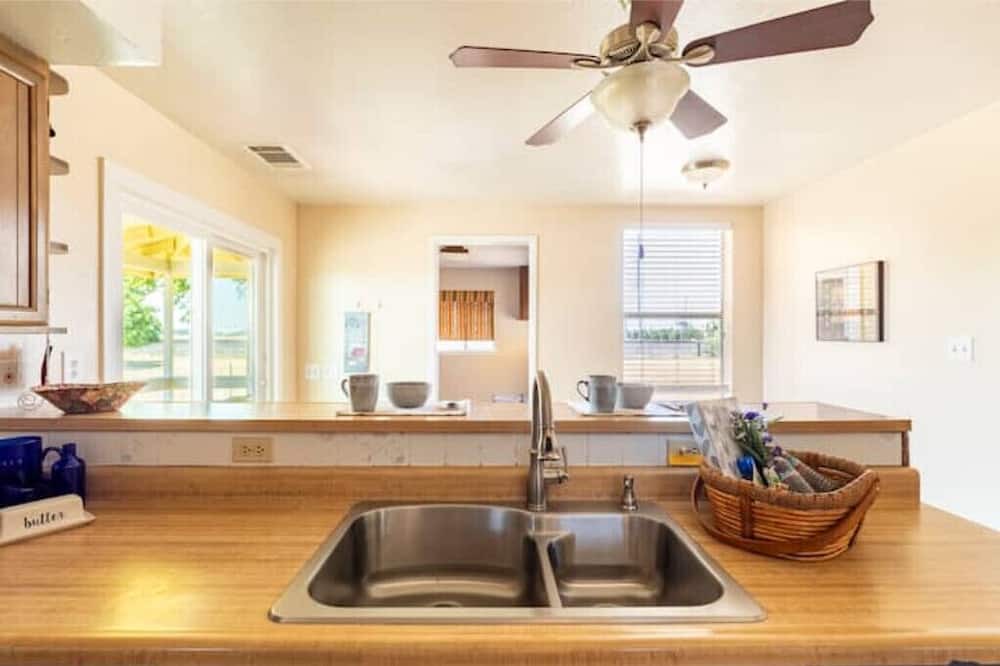 Photo of Kitchen in Hood