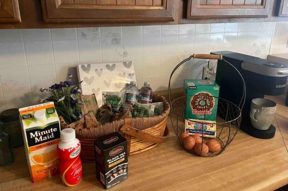 Photo of Kitchen in Hood