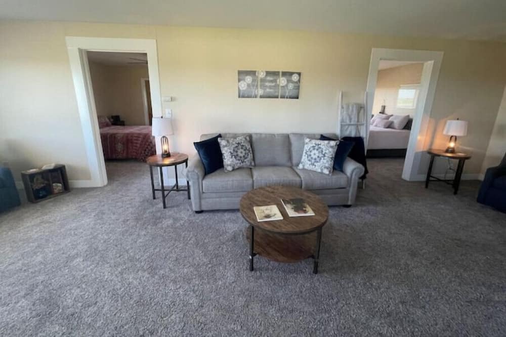 Photo of Livingroom in Hood