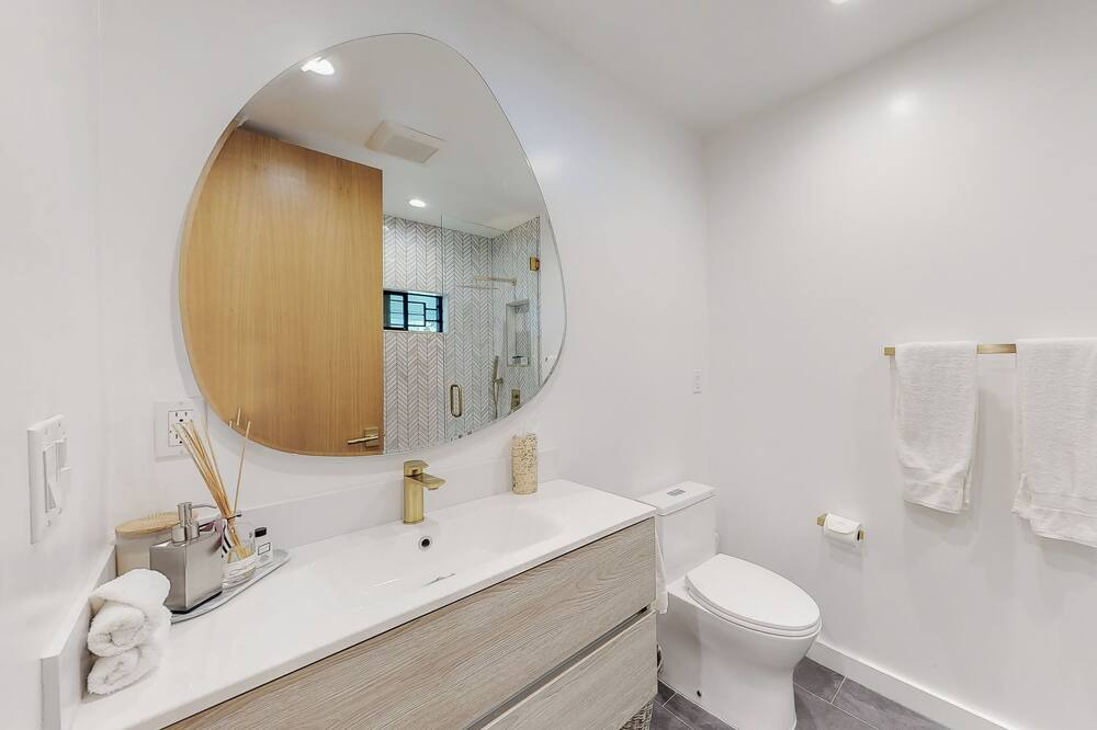 Photo of Bathroom in Lake Balboa