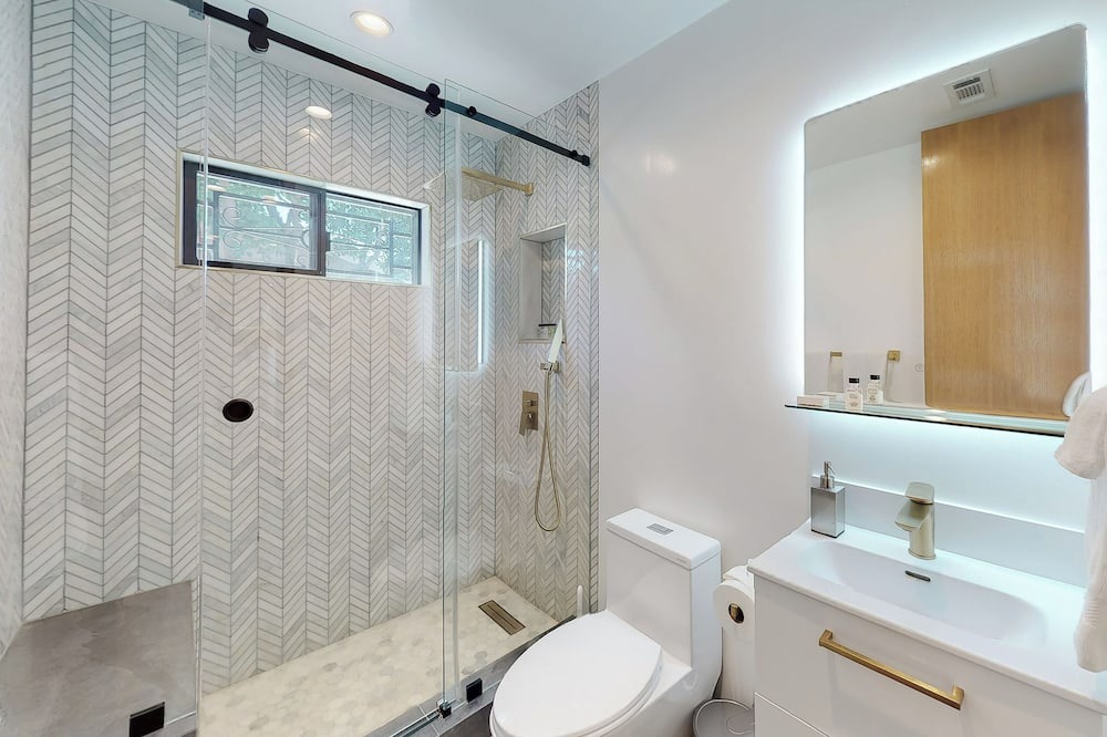 Photo of Bathroom in Lake Balboa