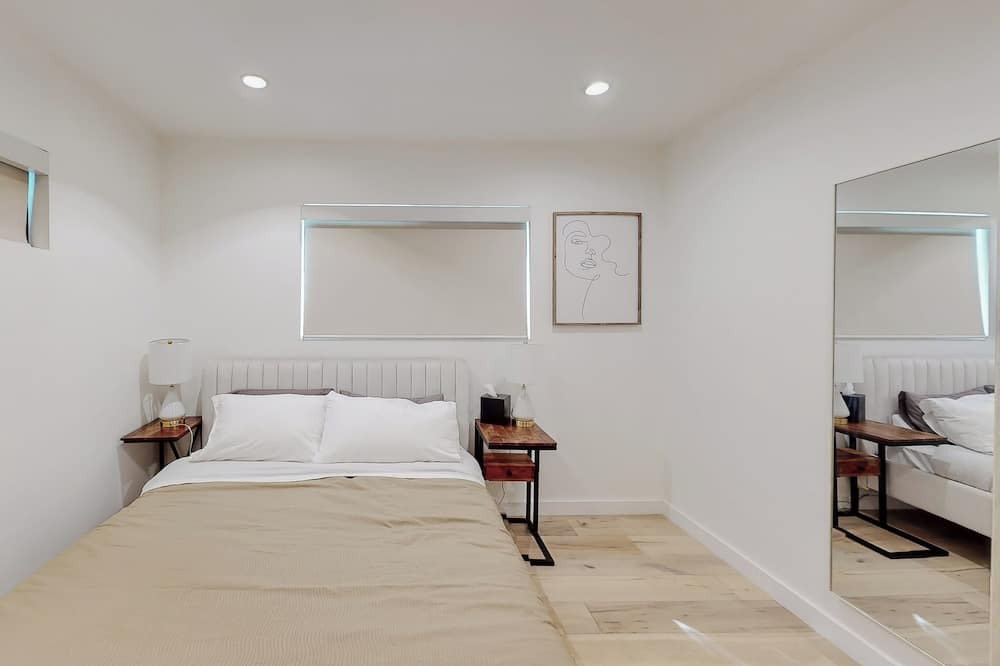 Photo of Bedroom in Lake Balboa