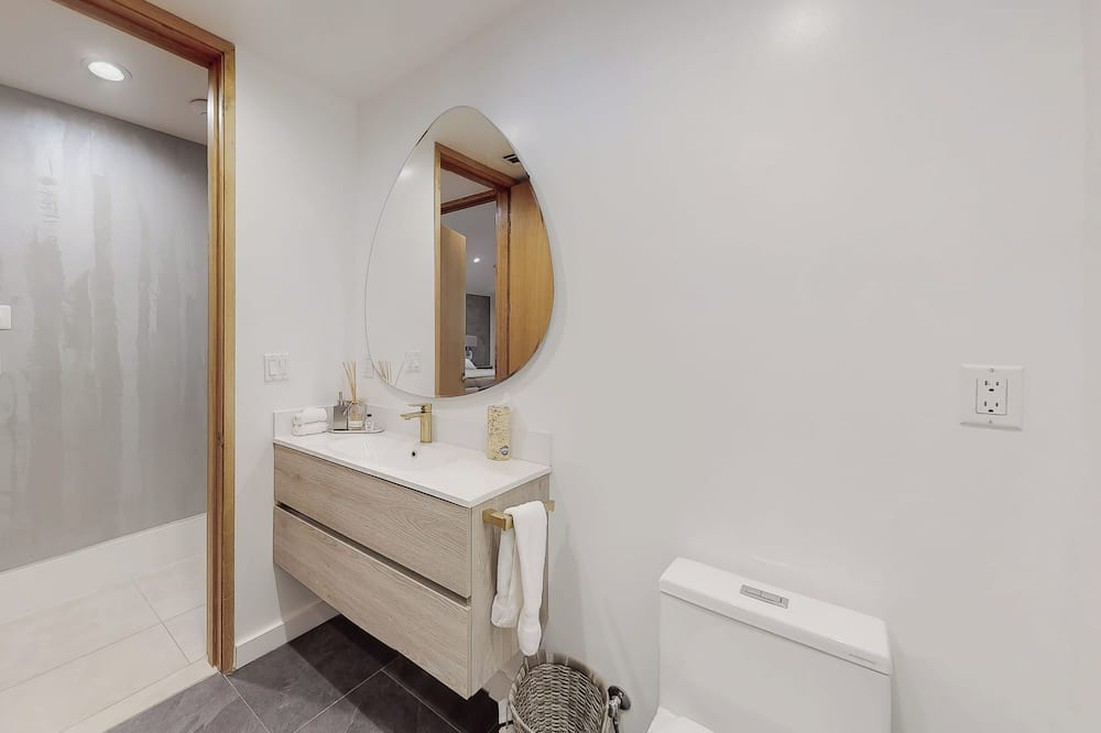 Photo of Bathroom in Lake Balboa