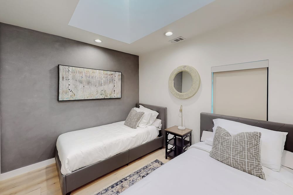 Photo of Bedroom in Lake Balboa