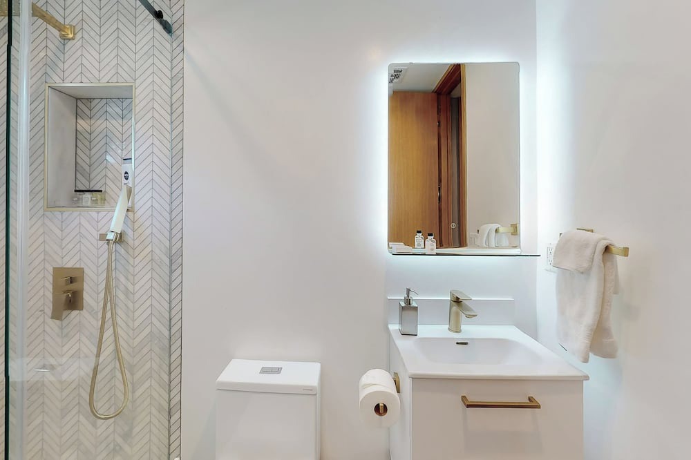 Photo of Bathroom in Lake Balboa