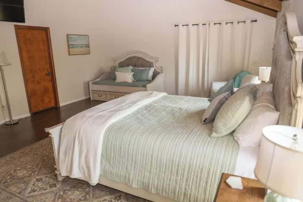 Photo of Bedroom in Jurupa Valley