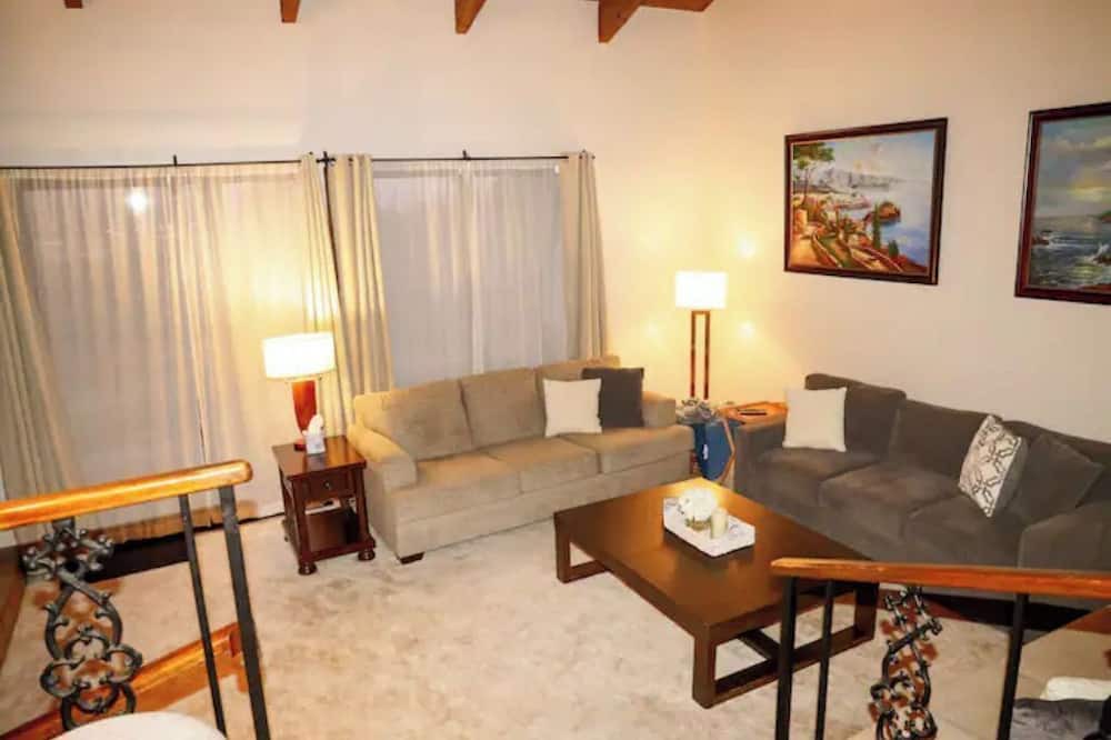 Photo of Livingroom in Jurupa Valley
