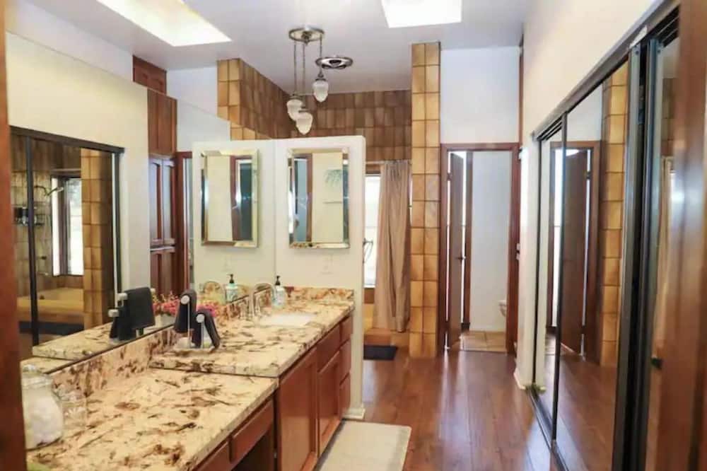 Photo of Bathroom in Jurupa Valley