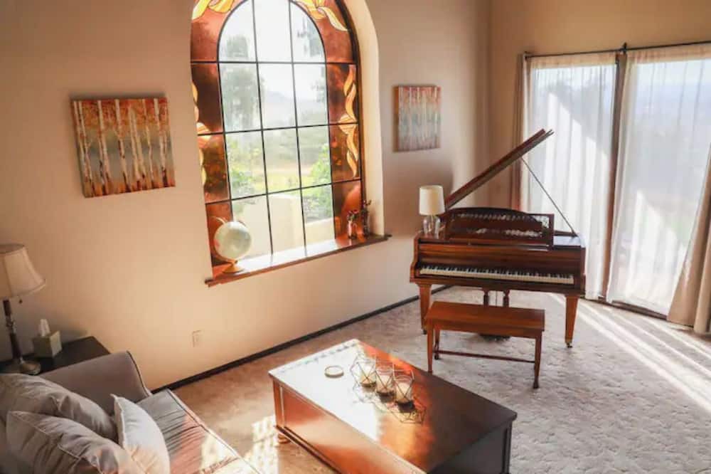 Photo of Livingroom in Jurupa Valley