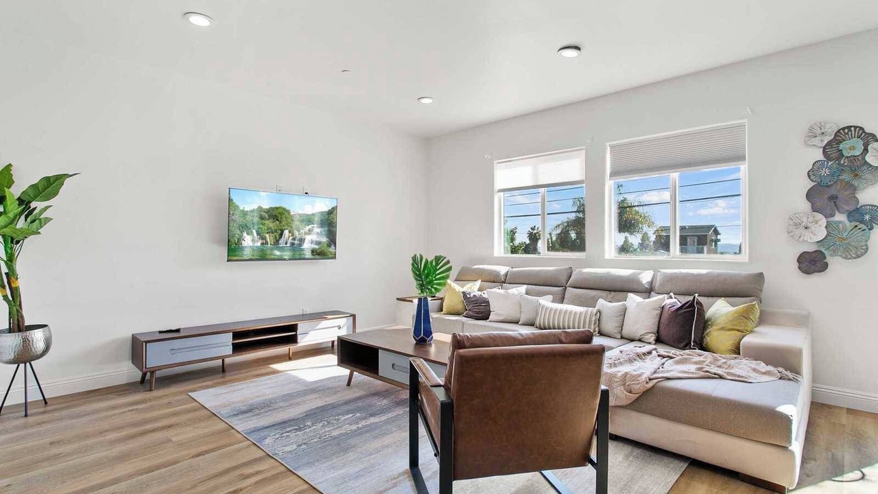 Photo of Livingroom in Sylmar