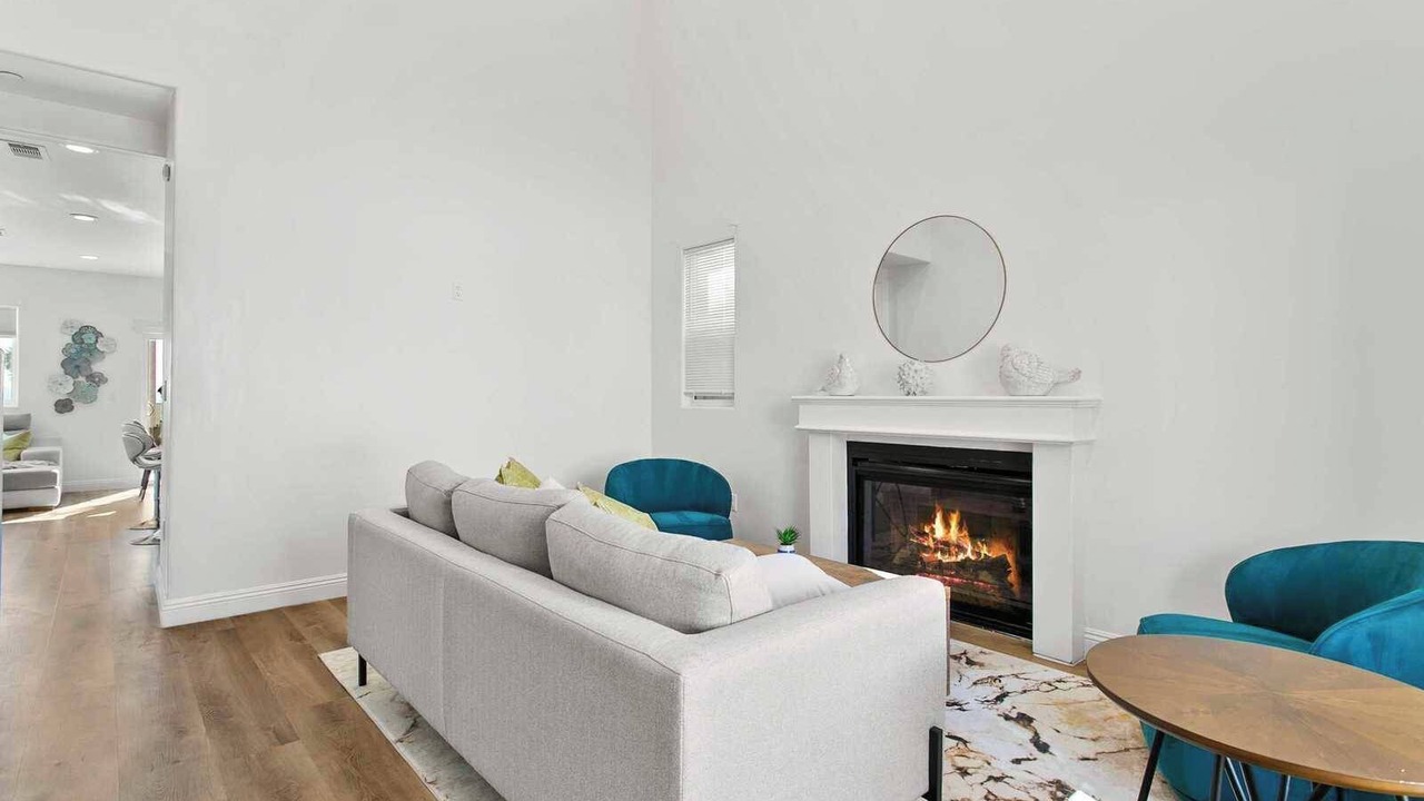 Photo of Livingroom in Sylmar