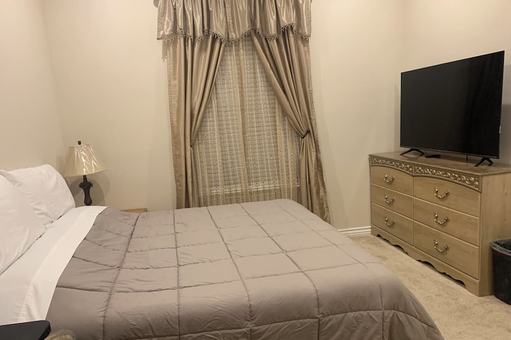 Photo of Bedroom in Alessandro Heights