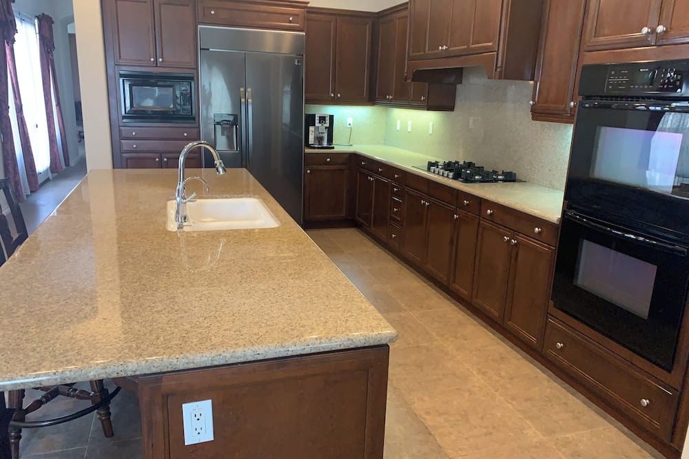 Photo of Kitchen in Alessandro Heights