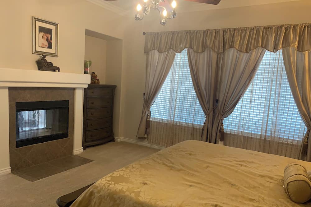 Photo of Bedroom in Alessandro Heights