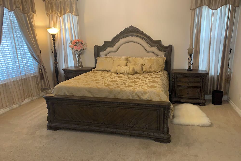 Photo of Bedroom in Alessandro Heights
