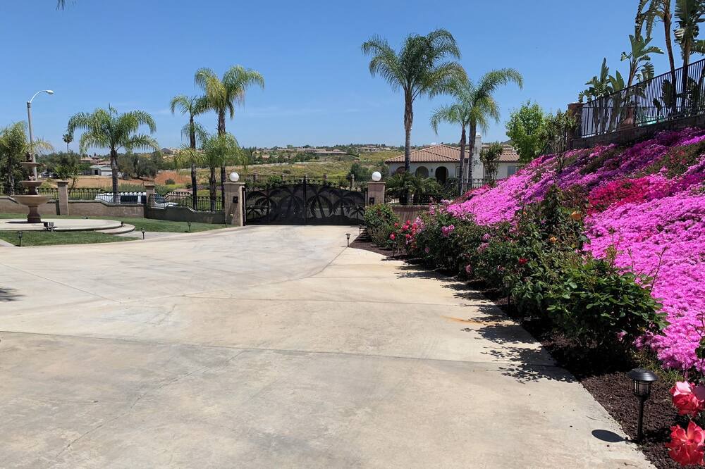 Photo of Outdoor in Alessandro Heights