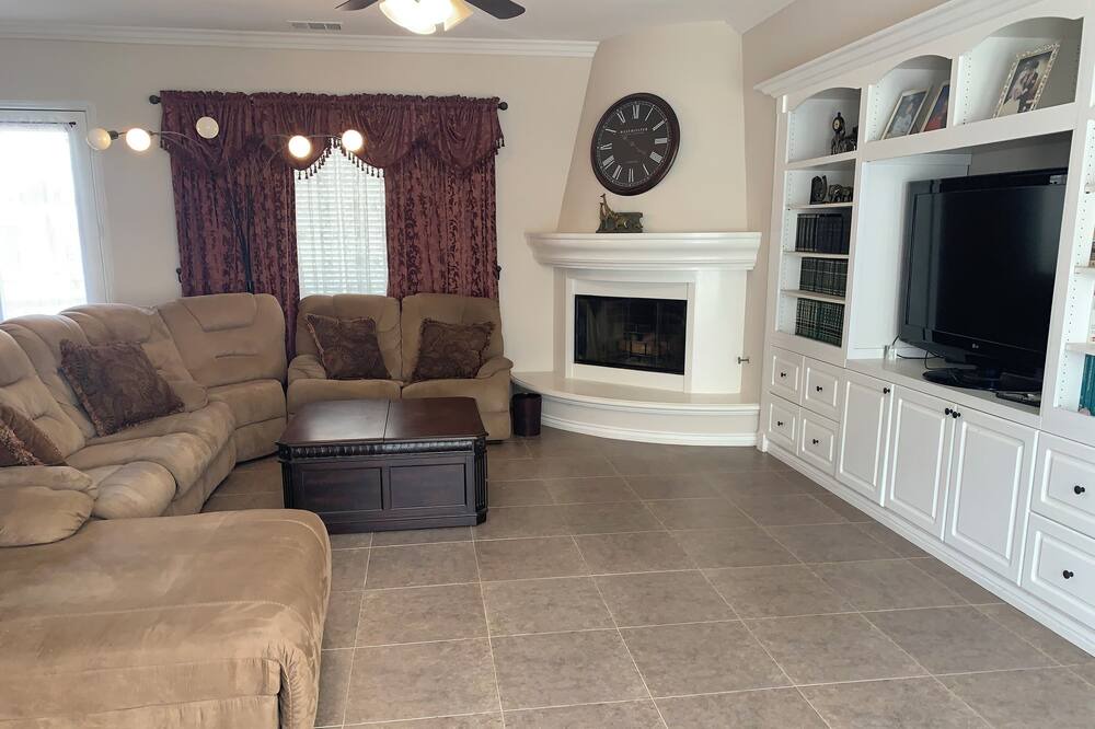 Photo of Livingroom in Alessandro Heights