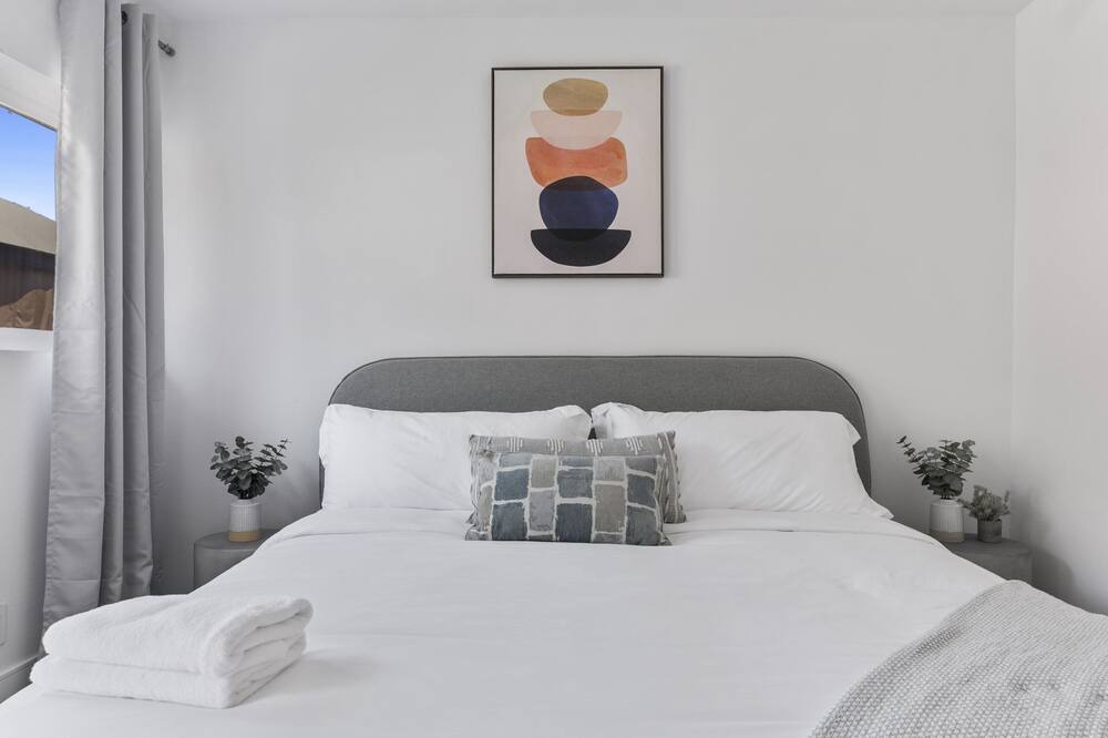 Photo of Bedroom in North Tustin
