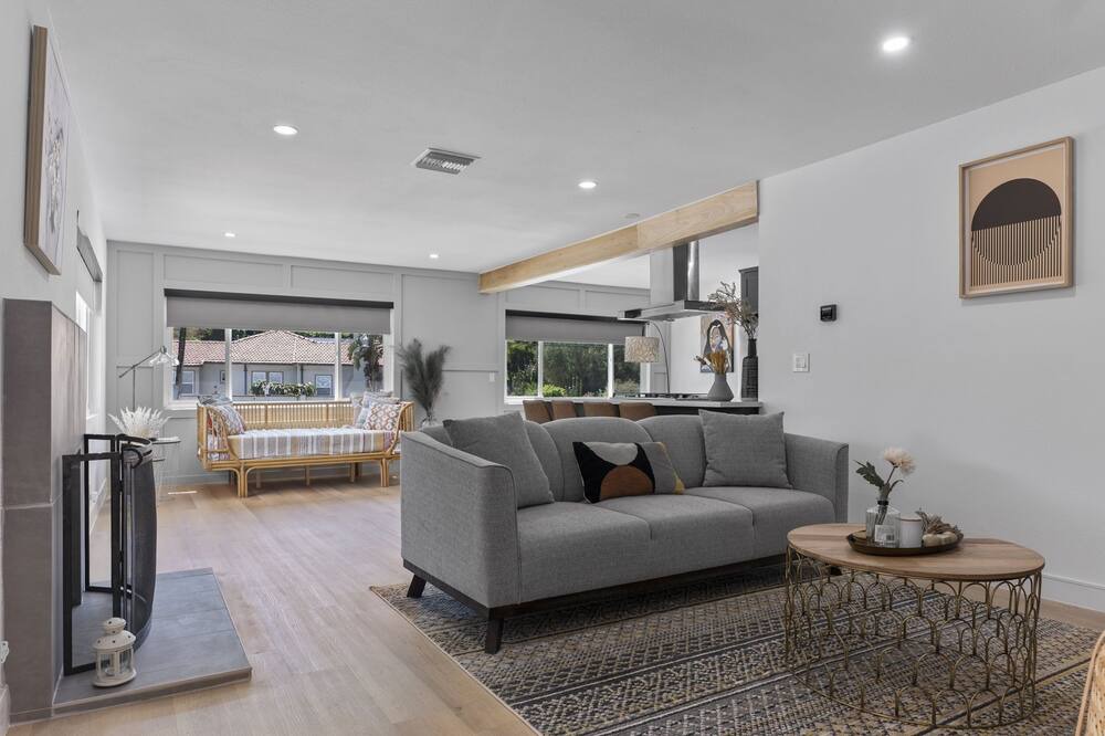 Photo of Livingroom in North Tustin