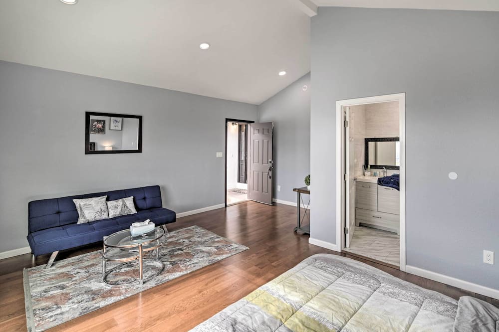 Photo of Livingroom in Evergreen